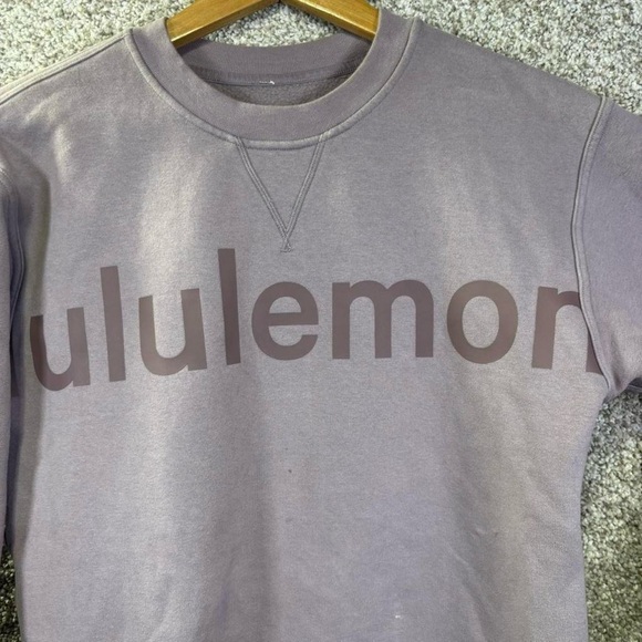 Lululemon Sweatshirt Womens Medium Purple Fleece Crewneck Pullover Logo Graphic - Picture 4 of 8